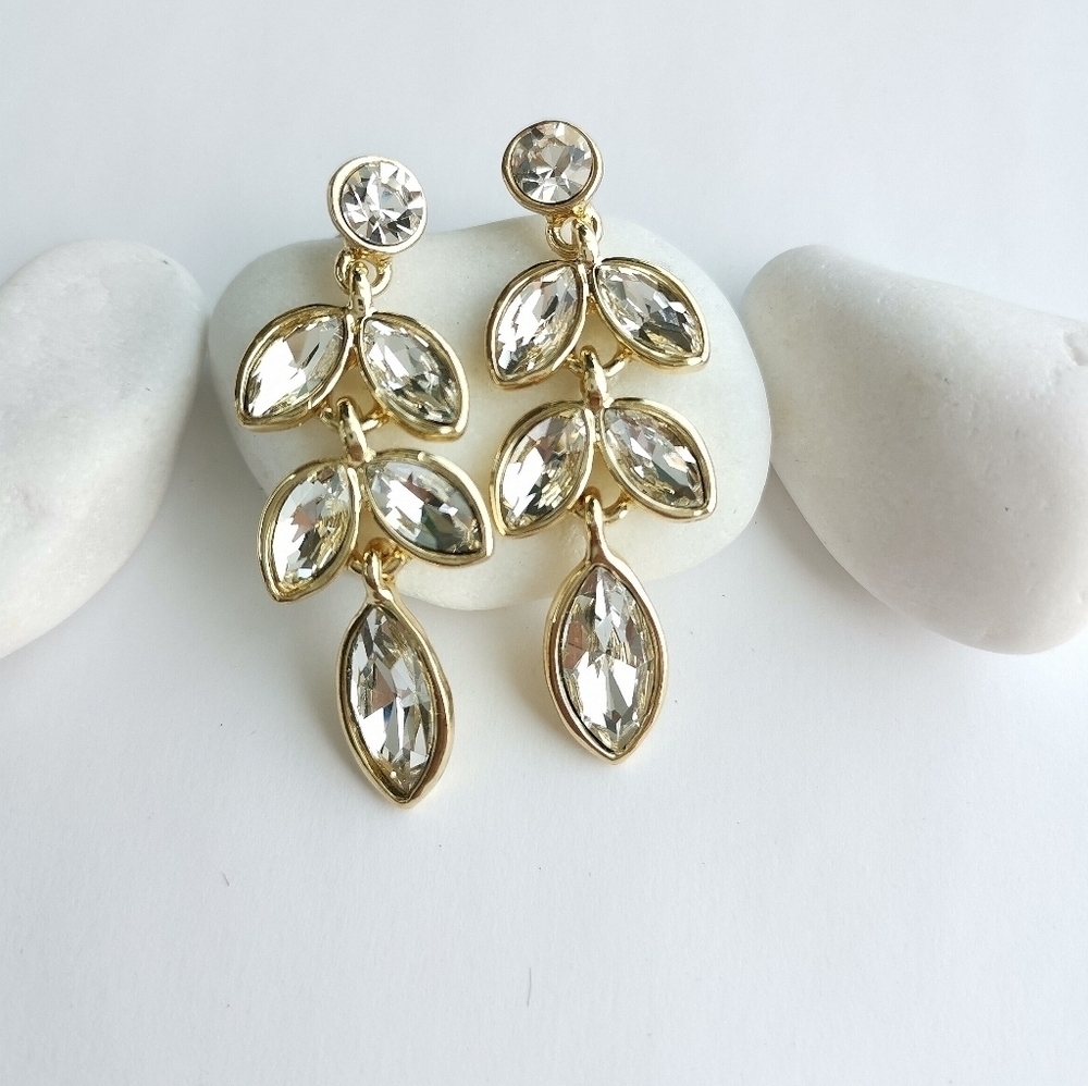 Crystal chandelier earrings in gold tone 🆕